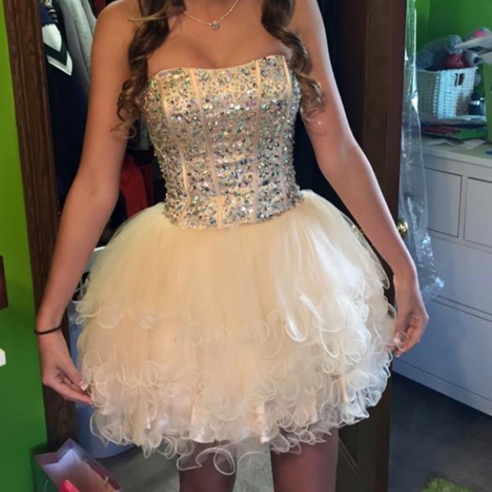 Homecoming dress - Picture 2 of 3